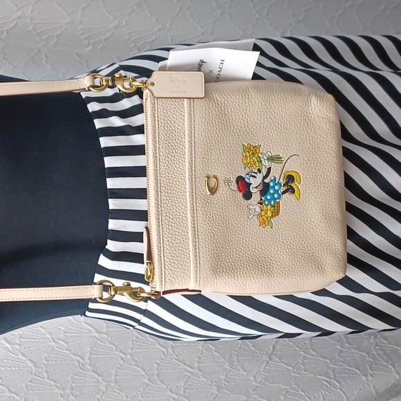 Coach Disney Minnie Kitt NWT - Picture 2 of 15